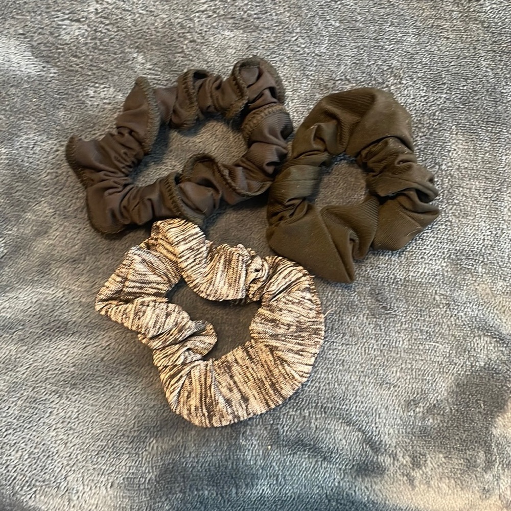 3 pack of scrunchies